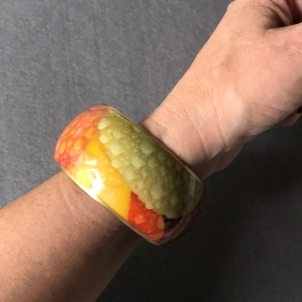 Leaf pattern bracelet